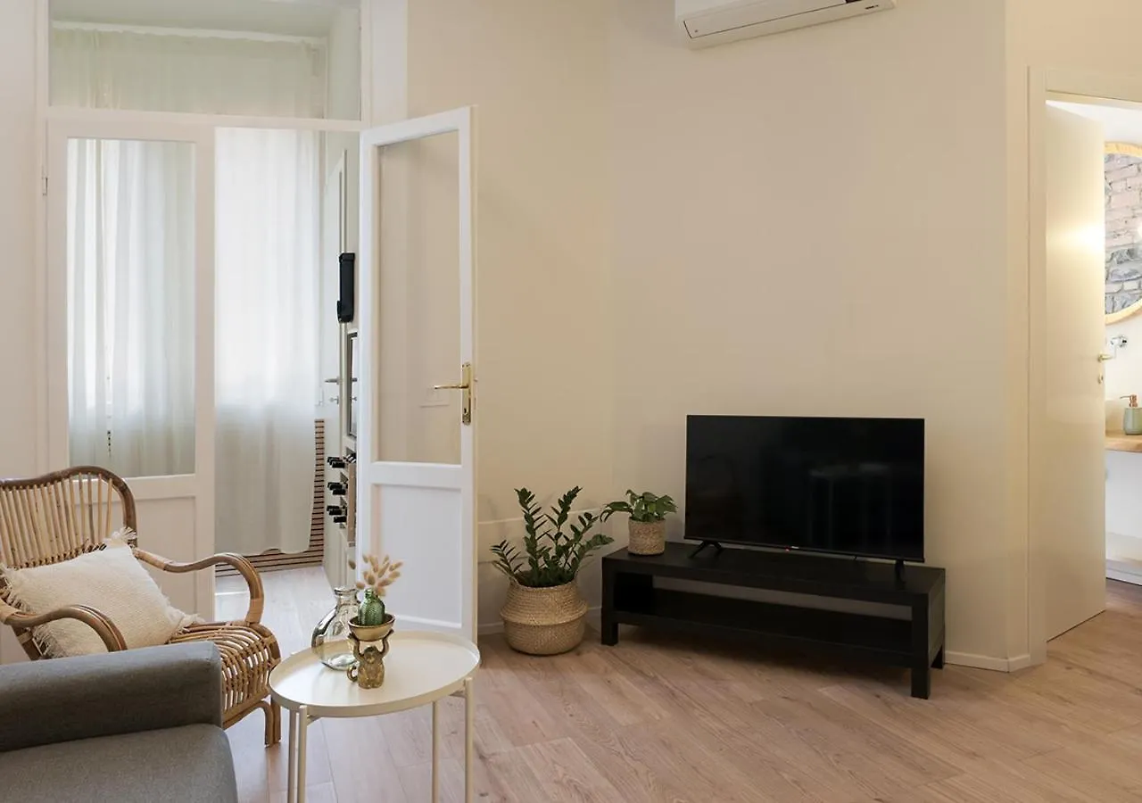 Exclusive Green Apartment - City Center - Como - Near Station 0*,
